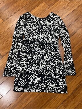 Black & White Floral-Pattern Knit Tunic